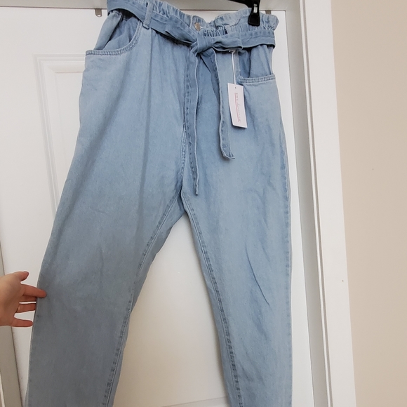 BRAND NEW Women Jeans Size 11 - Picture 1 of 8